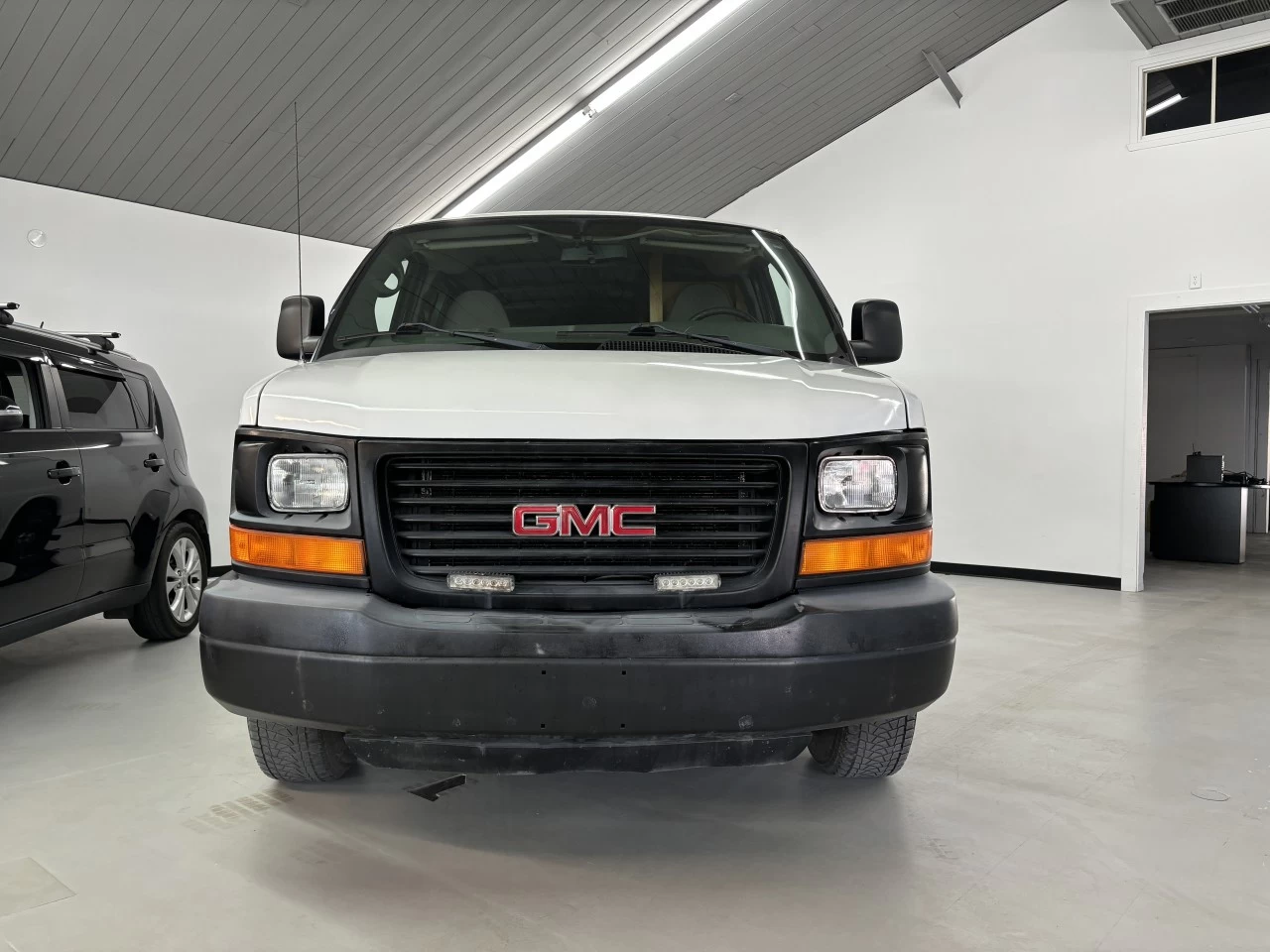 2010 GMC G15 RWD 1500 135" Image principale