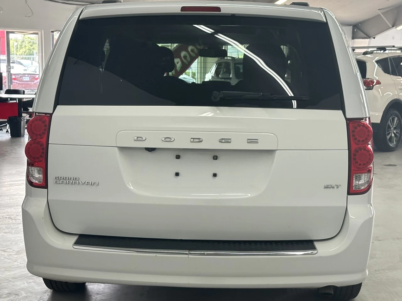 2020 Dodge Grand Caravan SXT Main Image