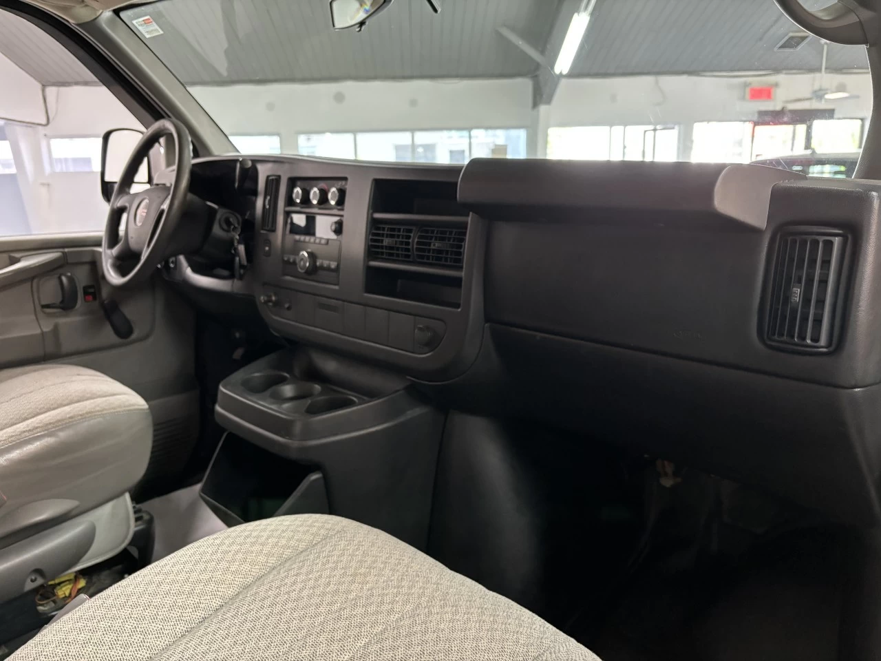 2010 GMC G15 RWD 1500 135" Image principale