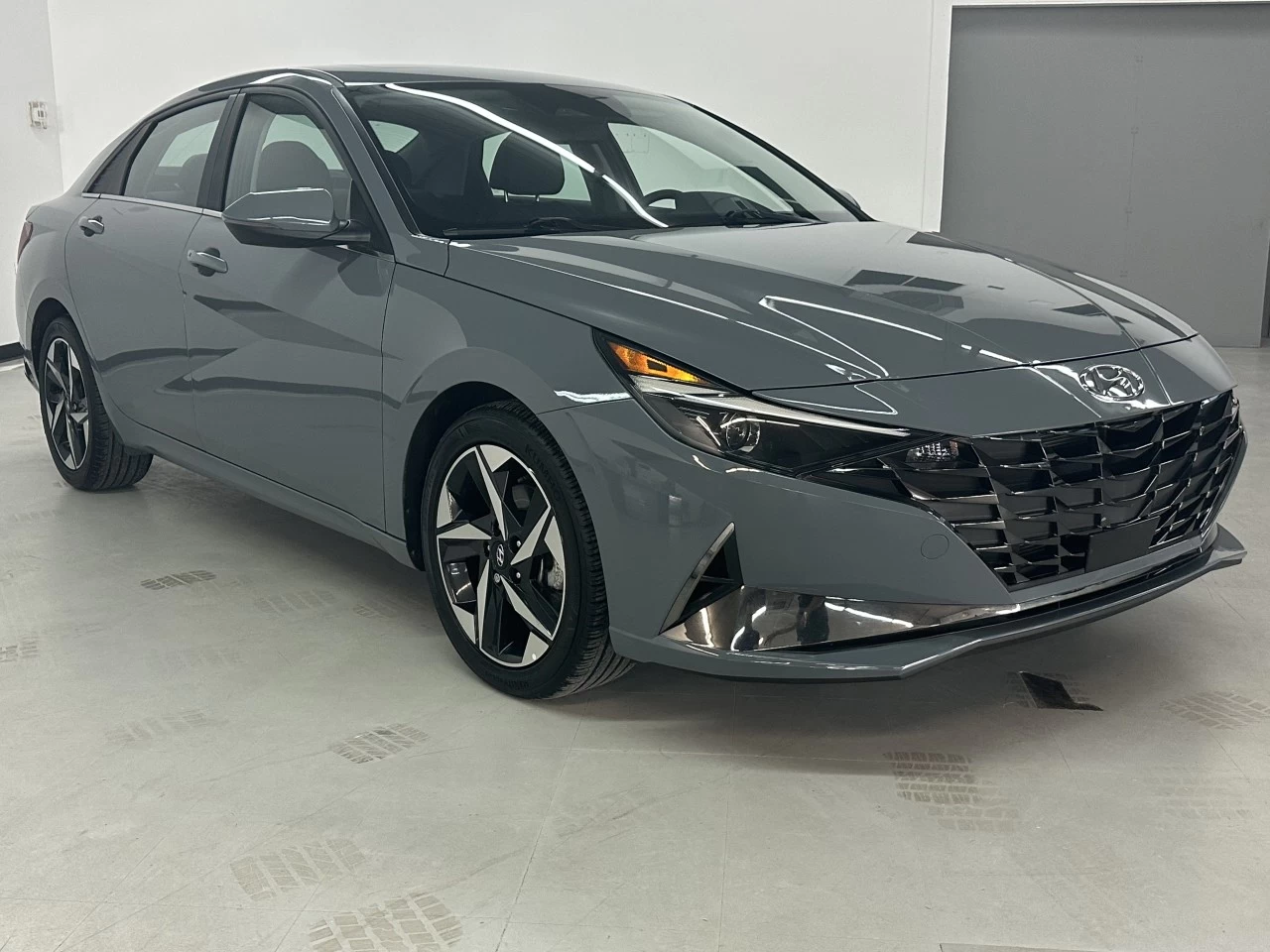 2021 Hyundai Elantra Ultimate Main Image