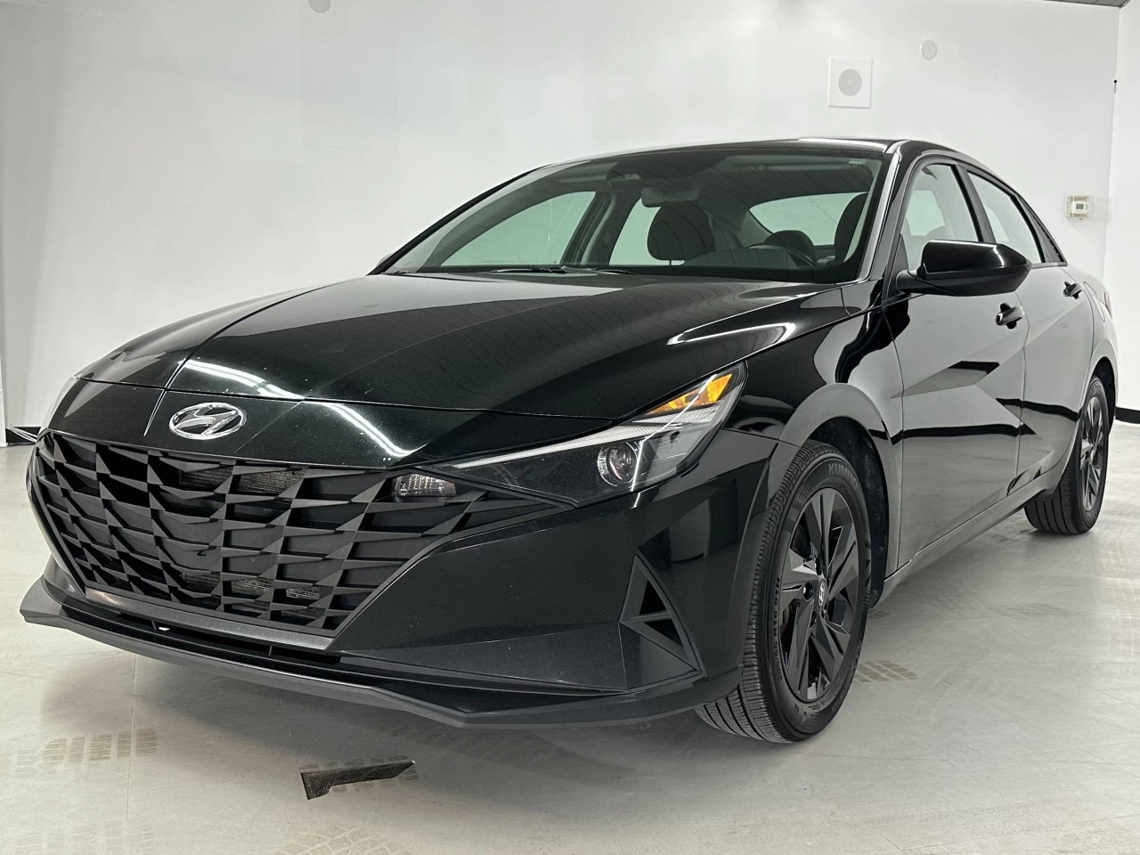 2022 Hyundai Elantra Preferred Main Image