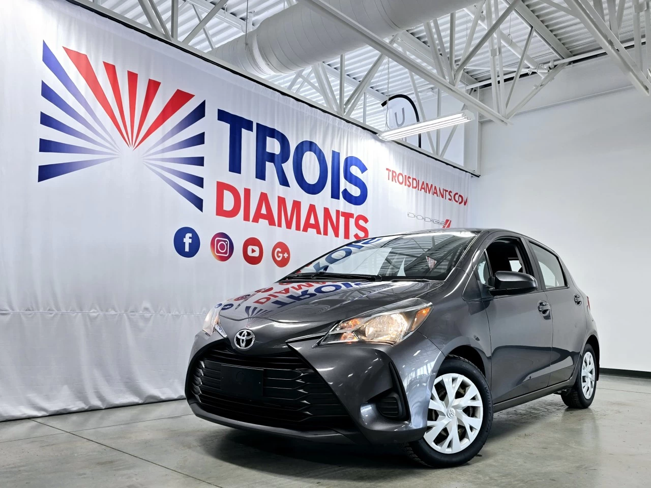 2018 Toyota Yaris LE/SE Main Image