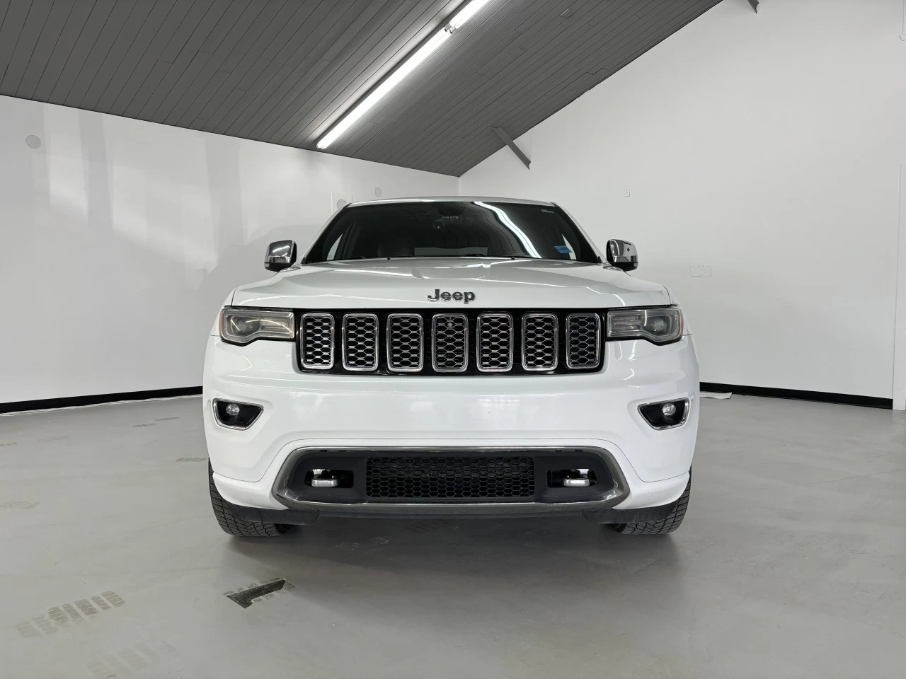 2017 Jeep Grand Cherokee Overland Main Image