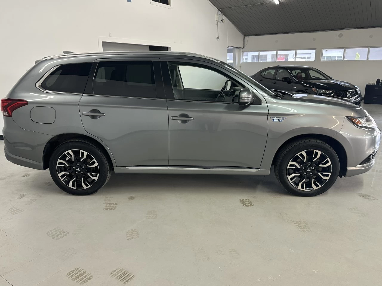 2018 Mitsubishi Outlander PHEV SE Main Image