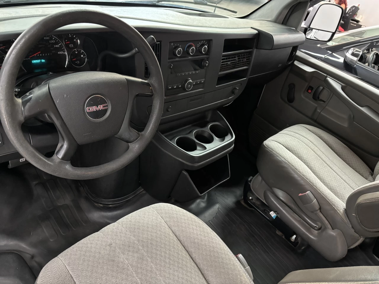 2010 GMC G15 RWD 1500 135" Image principale