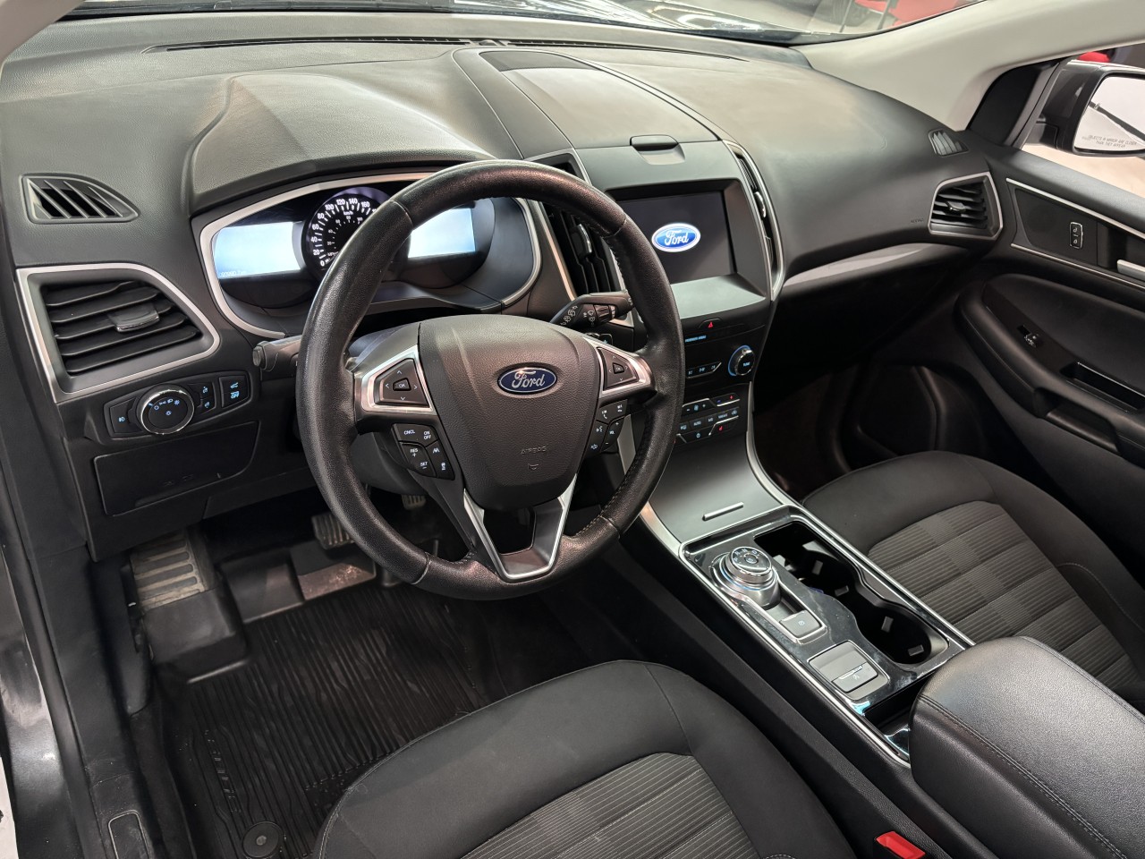 2019 Ford Edge SEL Main Image