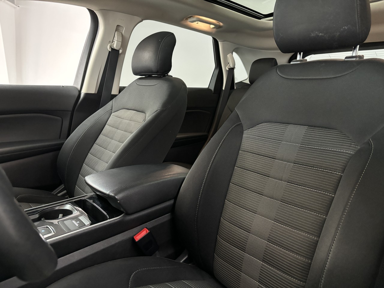 2019 Ford Edge SEL Main Image