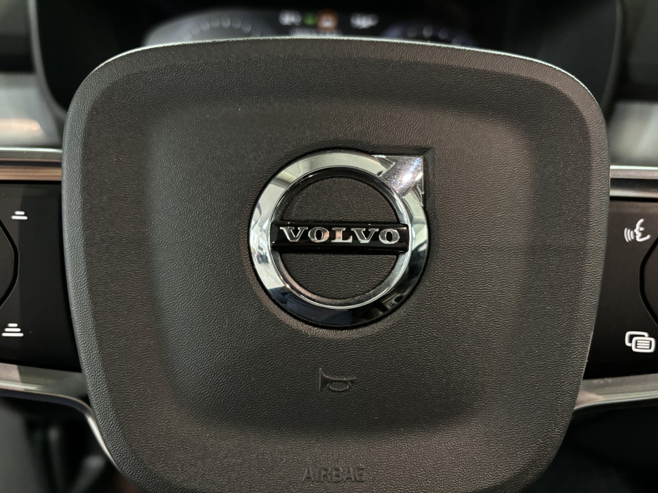 2021 Volvo XC40 Momentum Main Image