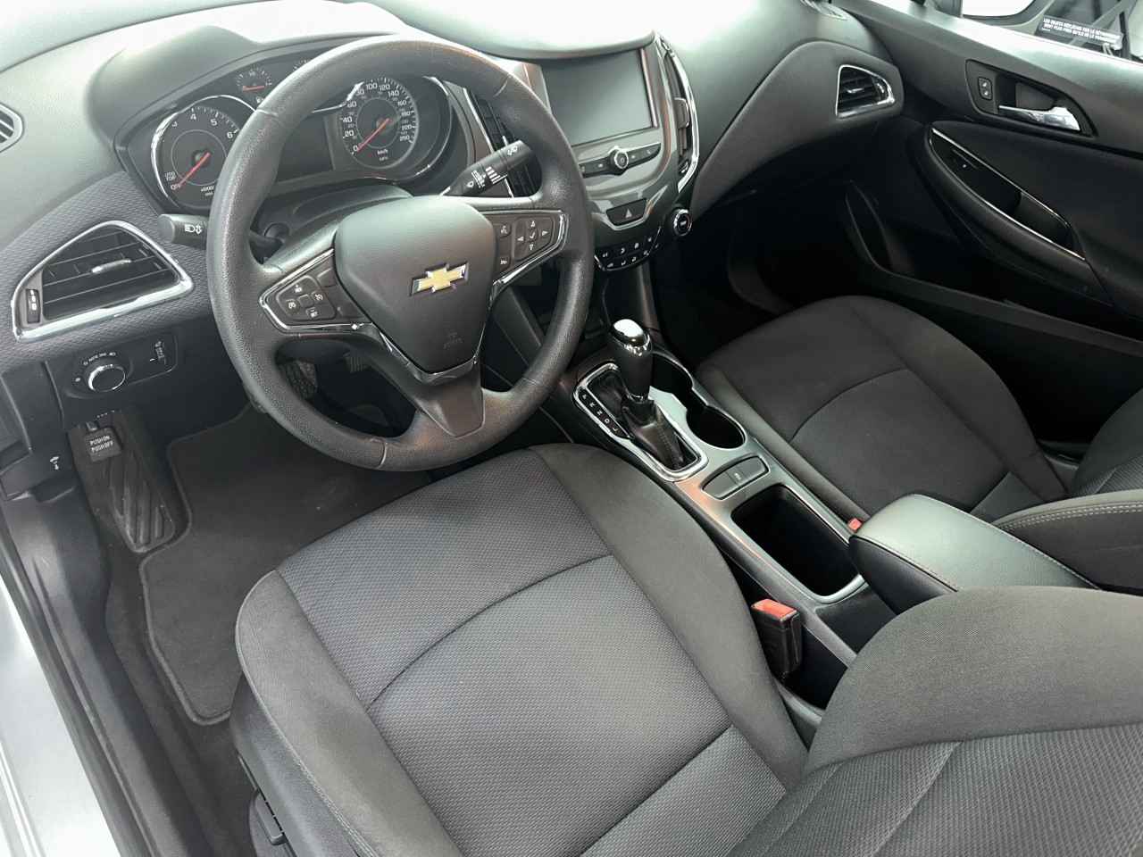 2018 Chevrolet Cruze LT Main Image